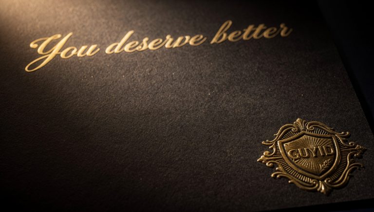 An Open Letter to Online Daters: You Deserve Better Than a Selfie Badge